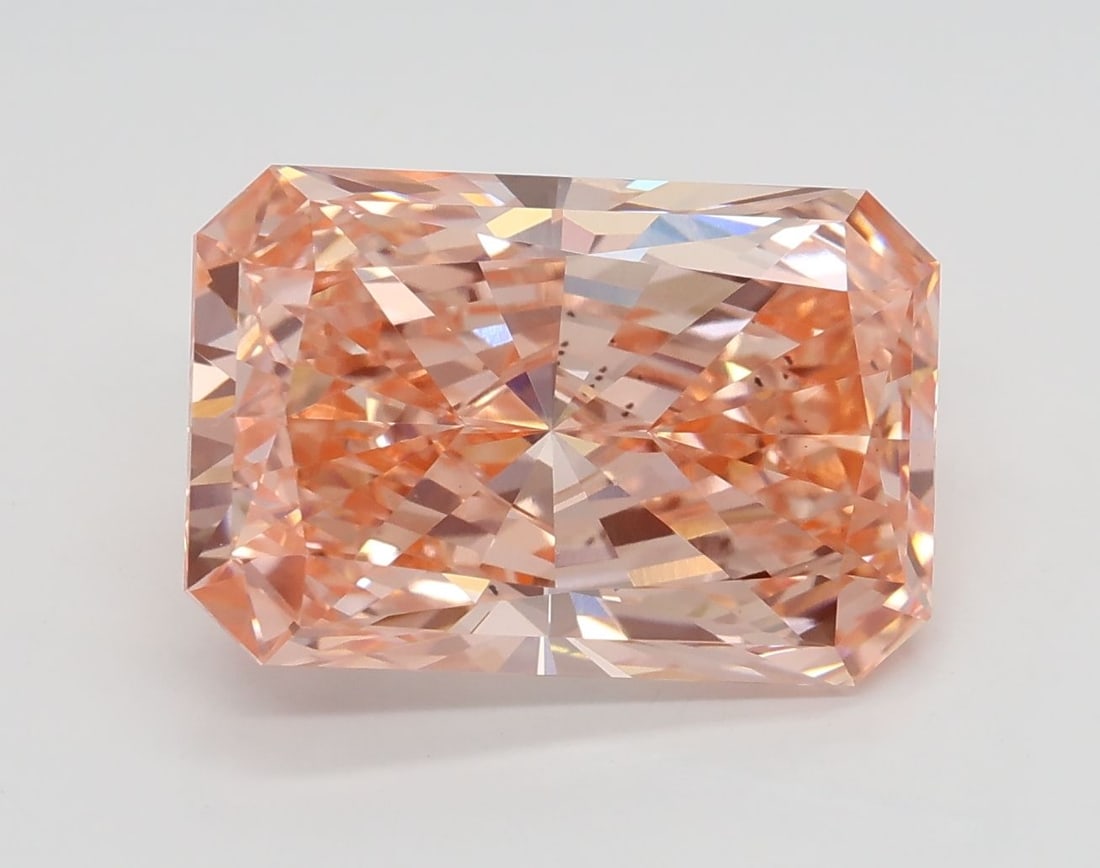 Loose Diamond - RADIANT 4.51ct Fancy Vivid Pink VS2: Loose Diamond - RADIANT 4.51ct Fancy Vivid Pink VS2 Source: This is a real non-mined Diamond that has been grown in a lab Shape: RADIANT Carats: 4.51 Color: Fancy Vivid Pink Certification: IGI Video: