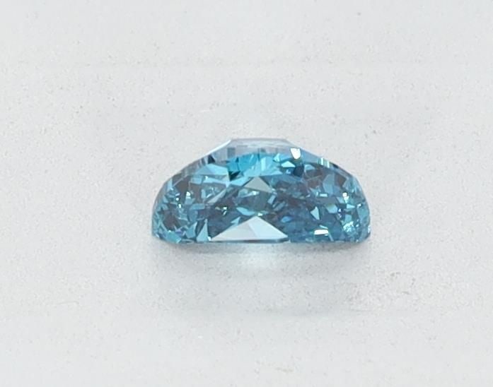 Loose Diamond - HALF MOON 0.25ct Blue VS1: Loose Diamond - HALF MOON 0.25ct Blue VS1 Source: This is a real non-mined Diamond that has been grown in a lab Shape: HALF MOON Carats: 0.25 Color: Blue Certification: NONE Video: