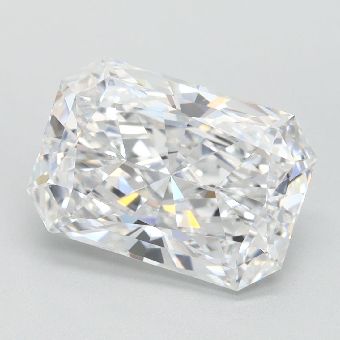 Loose Diamond - RADIANT 2.92ct D IF: Loose Diamond - RADIANT 2.92ct D IF Source: This is a real non-mined Diamond that has been grown in a lab Shape: RADIANT Carats: 2.92 Color: D Clarity: IF Certification: IGI Video: