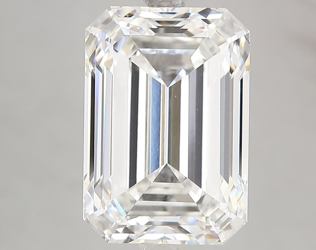 Loose Diamond - EMERALD 7.43ct F VS1: Loose Diamond - EMERALD 7.43ct F VS1 Source: This is a real non-mined Diamond that has been grown in a lab Shape: EMERALD Carats: 7.43 Color: F Clarity: VS1 Certification: IGI Video: