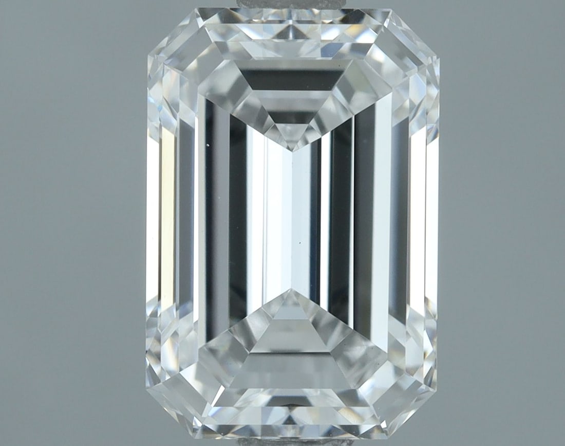 Loose Diamond - EMERALD 2.02ct D VS1: Loose Diamond - EMERALD 2.02ct D VS1 Source: This is a real non-mined Diamond that has been grown in a lab Shape: EMERALD Carats: 2.02 Color: D Clarity: VS1 Certification: IGI Video: