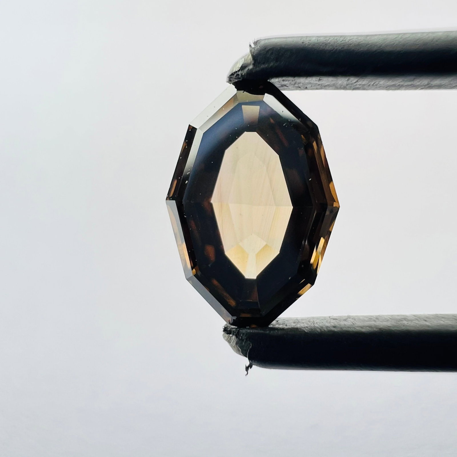 Loose Diamond - OTHER 1.07ct Brown VVS2: Loose Diamond - OTHER 1.07ct Brown VVS2 Source: This is a real non-mined Diamond that has been grown in a lab Shape: OTHER Carats: 1.07 Color: Brown Certification: NONE Additional images available upo