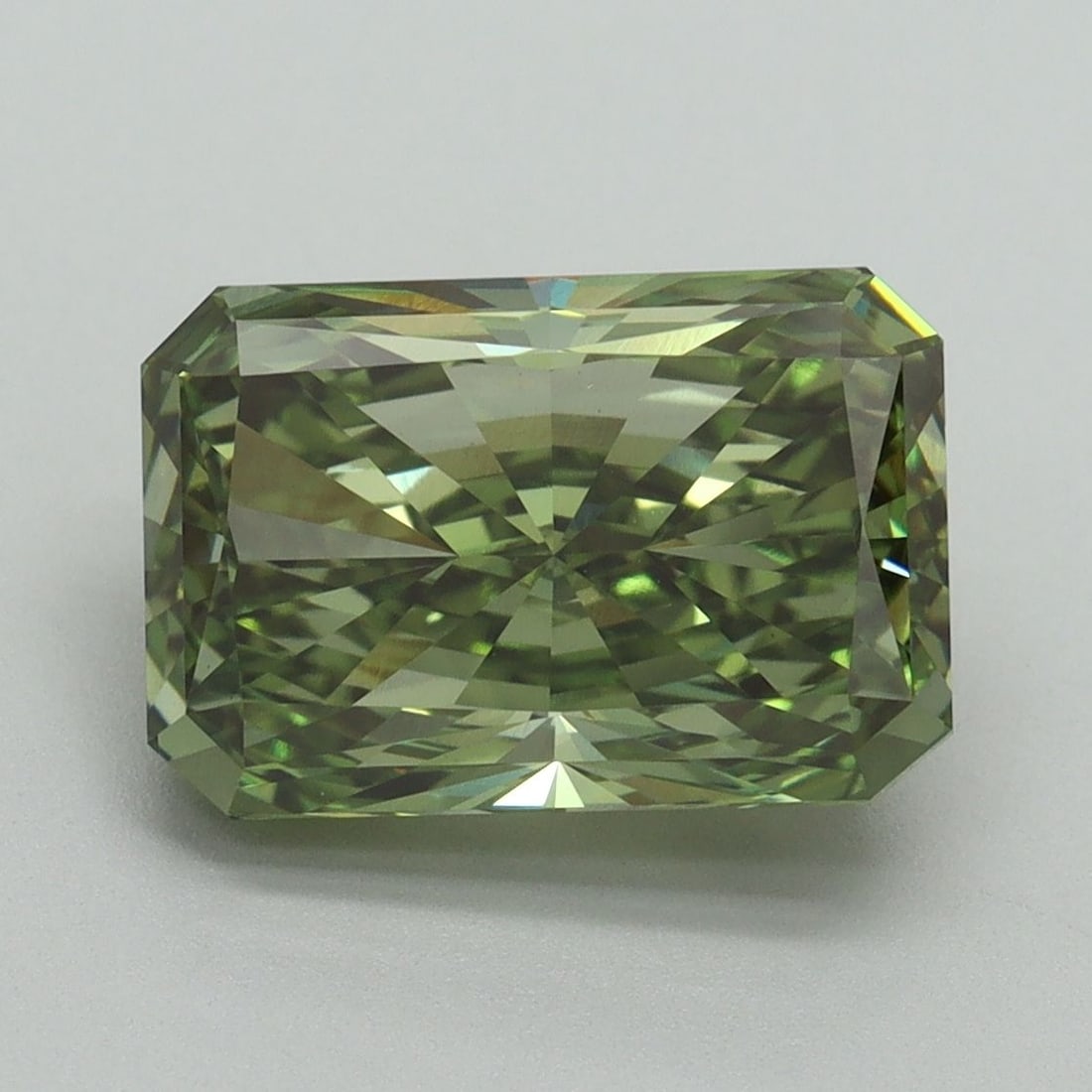 Loose Diamond - RADIANT 4.02ct Fancy Vivid Green VS1: Loose Diamond - RADIANT 4.02ct Fancy Vivid Green VS1 Source: This is a real non-mined Diamond that has been grown in a lab Shape: RADIANT Carats: 4.02 Color: Fancy Vivid Green Certification: IGI Video