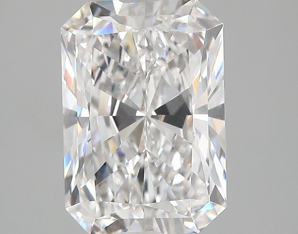 Loose Diamond - RADIANT 4.43ct E VS1: Loose Diamond - RADIANT 4.43ct E VS1 Source: This is a real non-mined Diamond that has been grown in a lab Shape: RADIANT Carats: 4.43 Color: E Clarity: VS1 Certification: IGI Video: