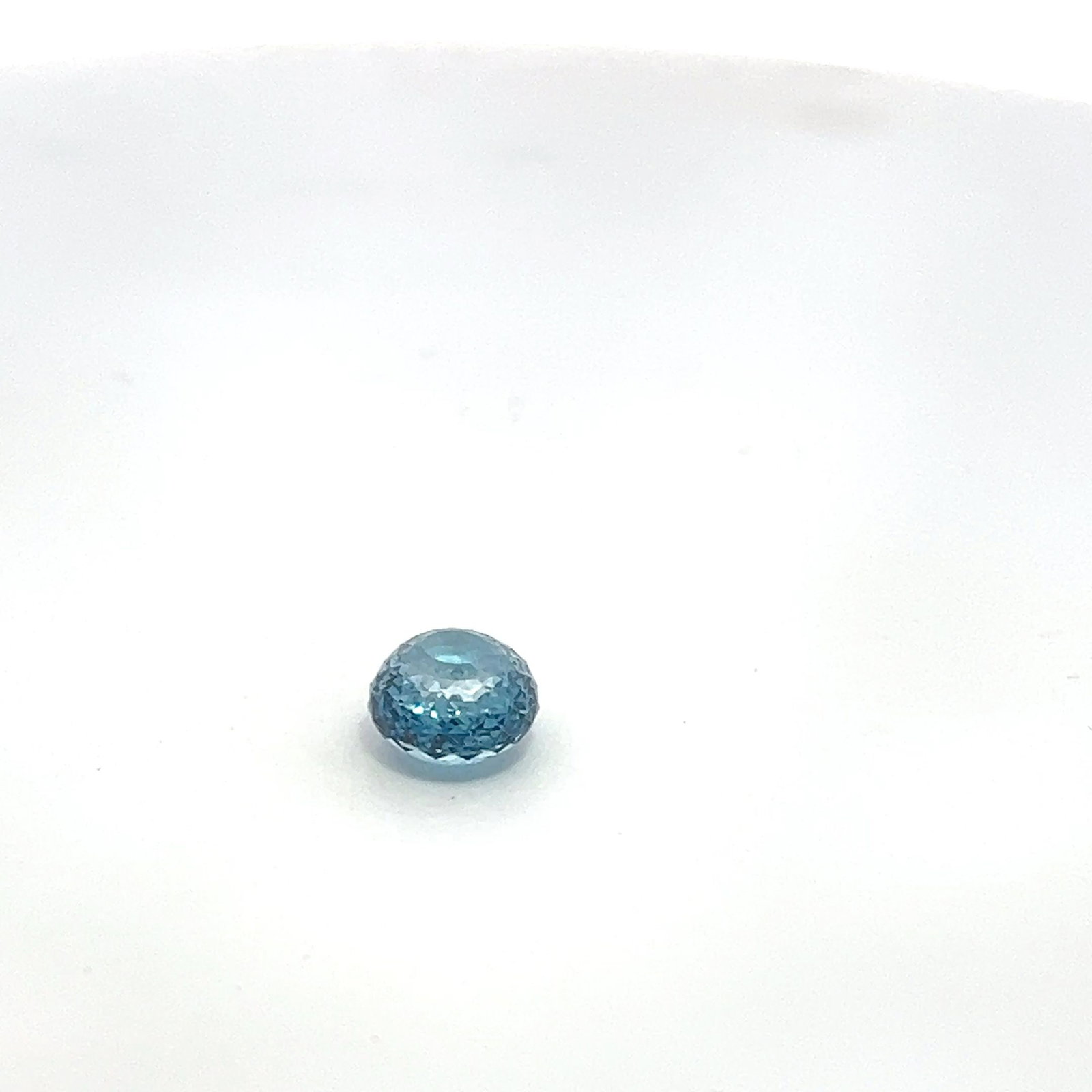 Loose Diamond - ROUND 3.84ct Fancy Blue SI1: Loose Diamond - ROUND 3.84ct Fancy Blue SI1 Source: This is a real non-mined Diamond that has been grown in a lab Shape: ROUND Carats: 3.84 Color: Fancy Blue Certification: NONE Additional images avai