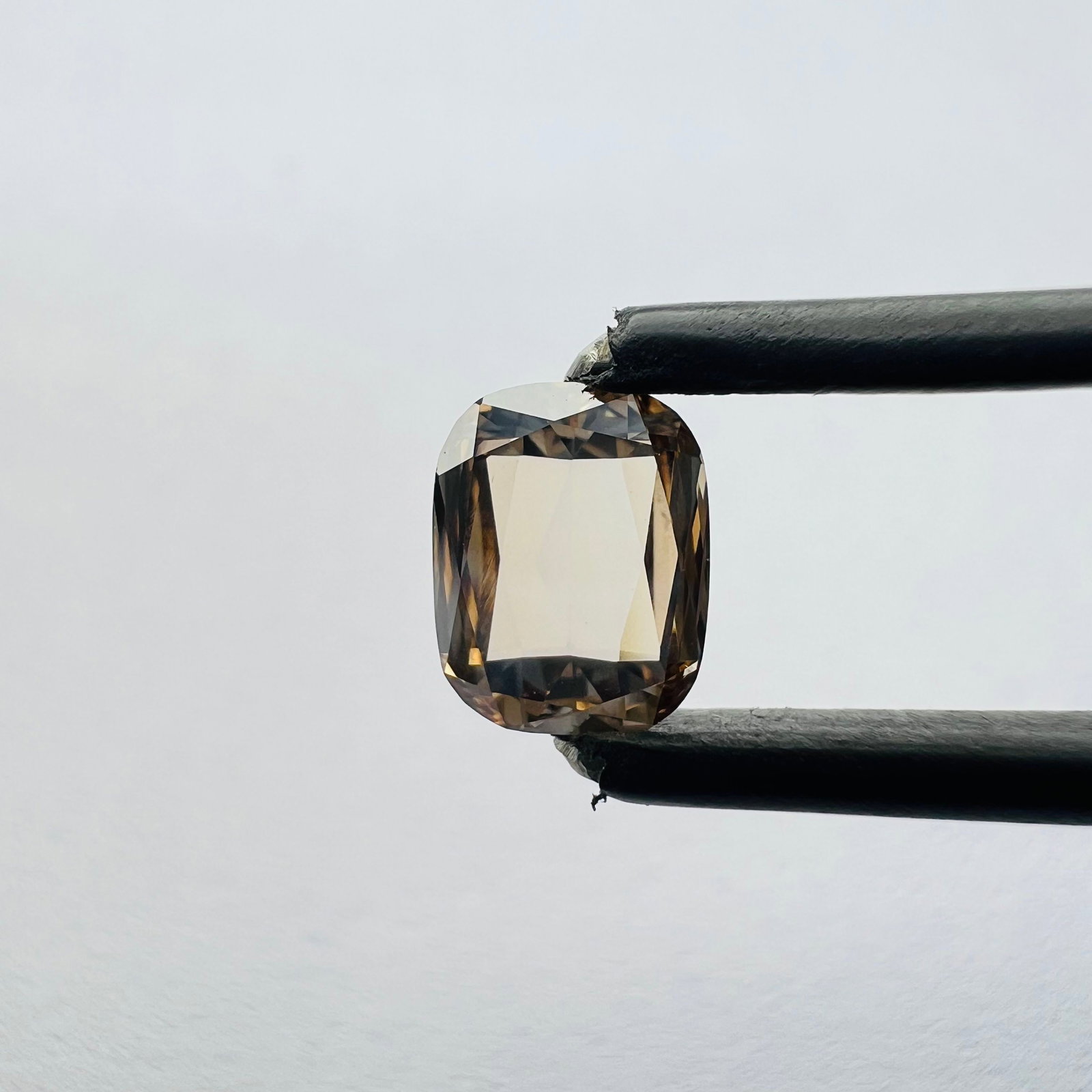 Loose Diamond - OTHER 0.71ct Brown VS1: Loose Diamond - OTHER 0.71ct Brown VS1 Source: This is a real non-mined Diamond that has been grown in a lab Shape: OTHER Carats: 0.71 Color: Brown Certification: NONE Additional images available upon