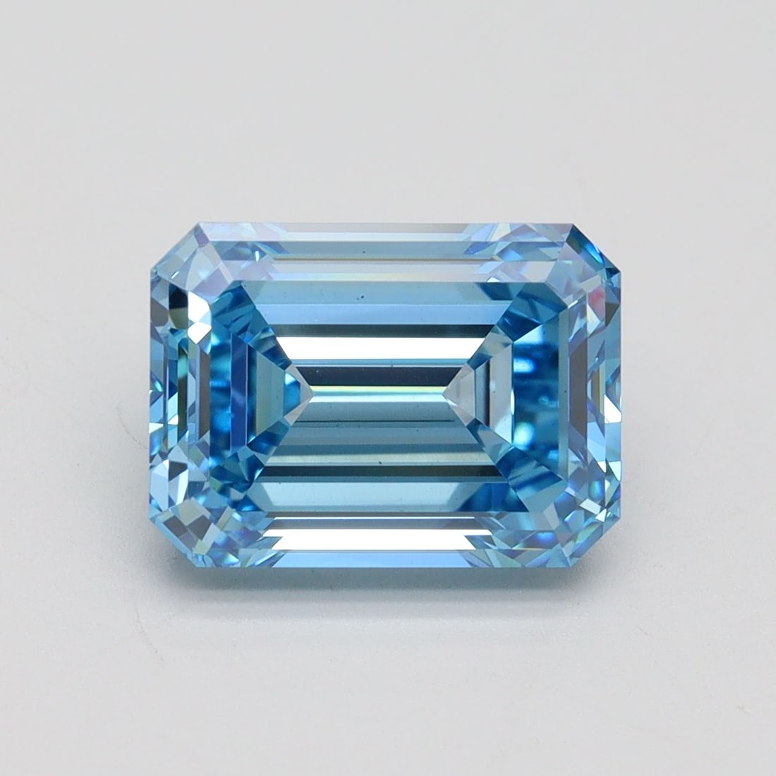 Loose Diamond - EMERALD 4.02ct Fancy Vivid Blue VS1: Loose Diamond - EMERALD 4.02ct Fancy Vivid Blue VS1 Source: This is a real non-mined Diamond that has been grown in a lab Shape: EMERALD Carats: 4.02 Color: Fancy Vivid Blue Certification: IGI Video: