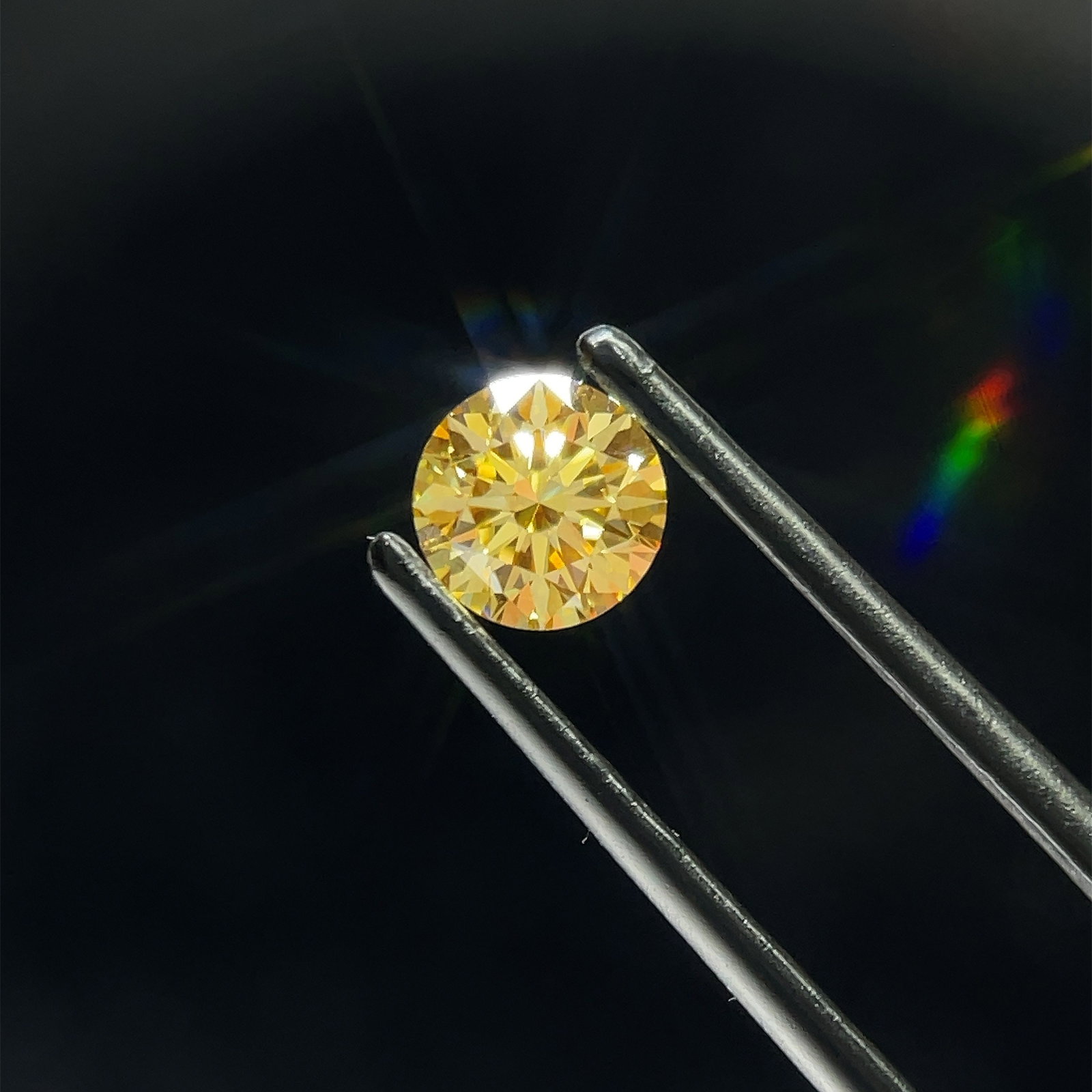 Ideal Loose Diamond - ROUND 0.69ct Fancy Yellow VVS2: Ideal Loose Diamond - ROUND 0.69ct Fancy Yellow VVS2 Source: This is a real non-mined Diamond that has been grown in a lab Shape: ROUND Carats: 0.69 Color: Fancy Yellow Certification: IGI Video: