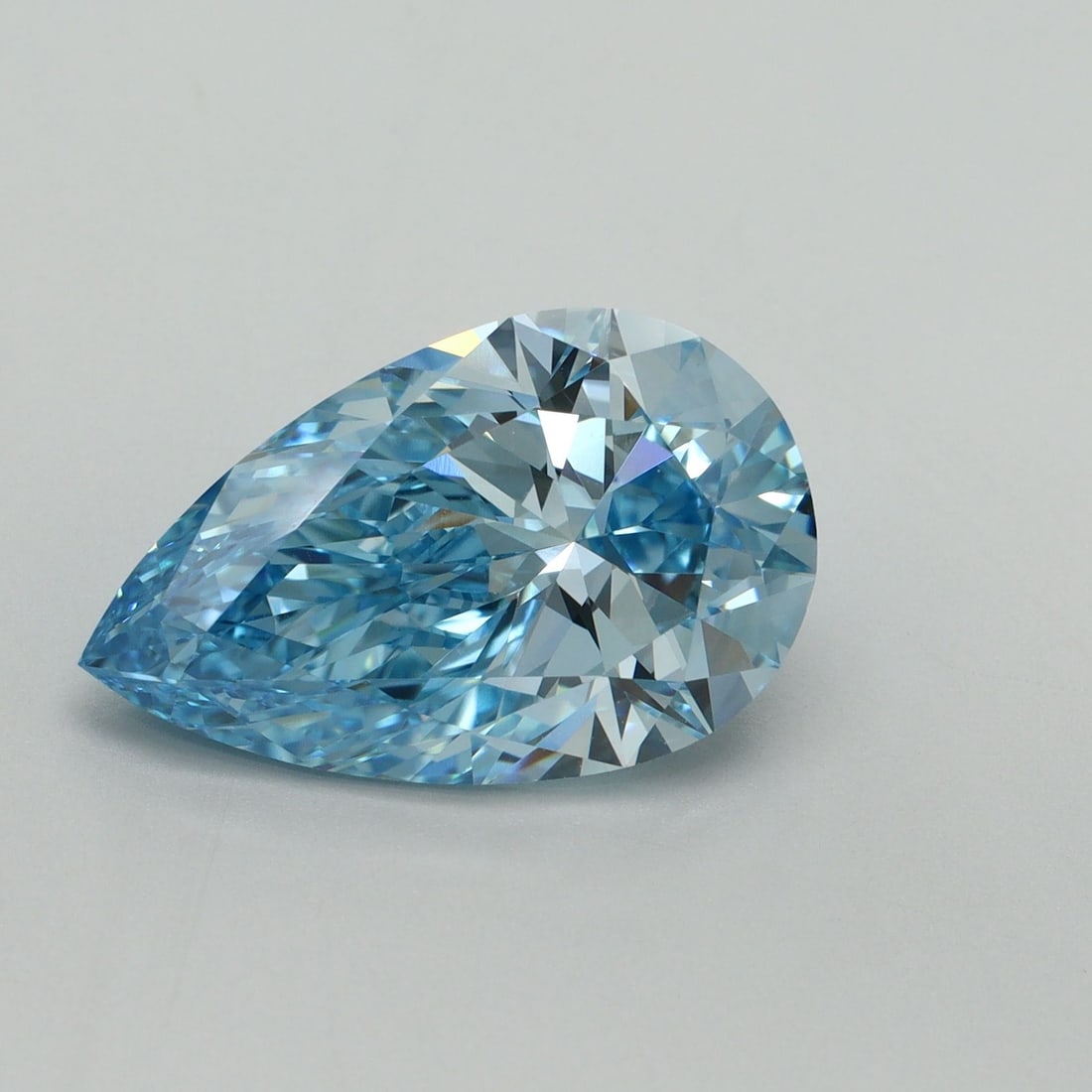 Loose Diamond - PEAR 5.0ct Fancy Vivid Blue VVS2: Loose Diamond - PEAR 5.0ct Fancy Vivid Blue VVS2 Source: This is a real non-mined Diamond that has been grown in a lab Shape: PEAR Carats: 5.0 Color: Fancy Vivid Blue Certification: IGI Video: