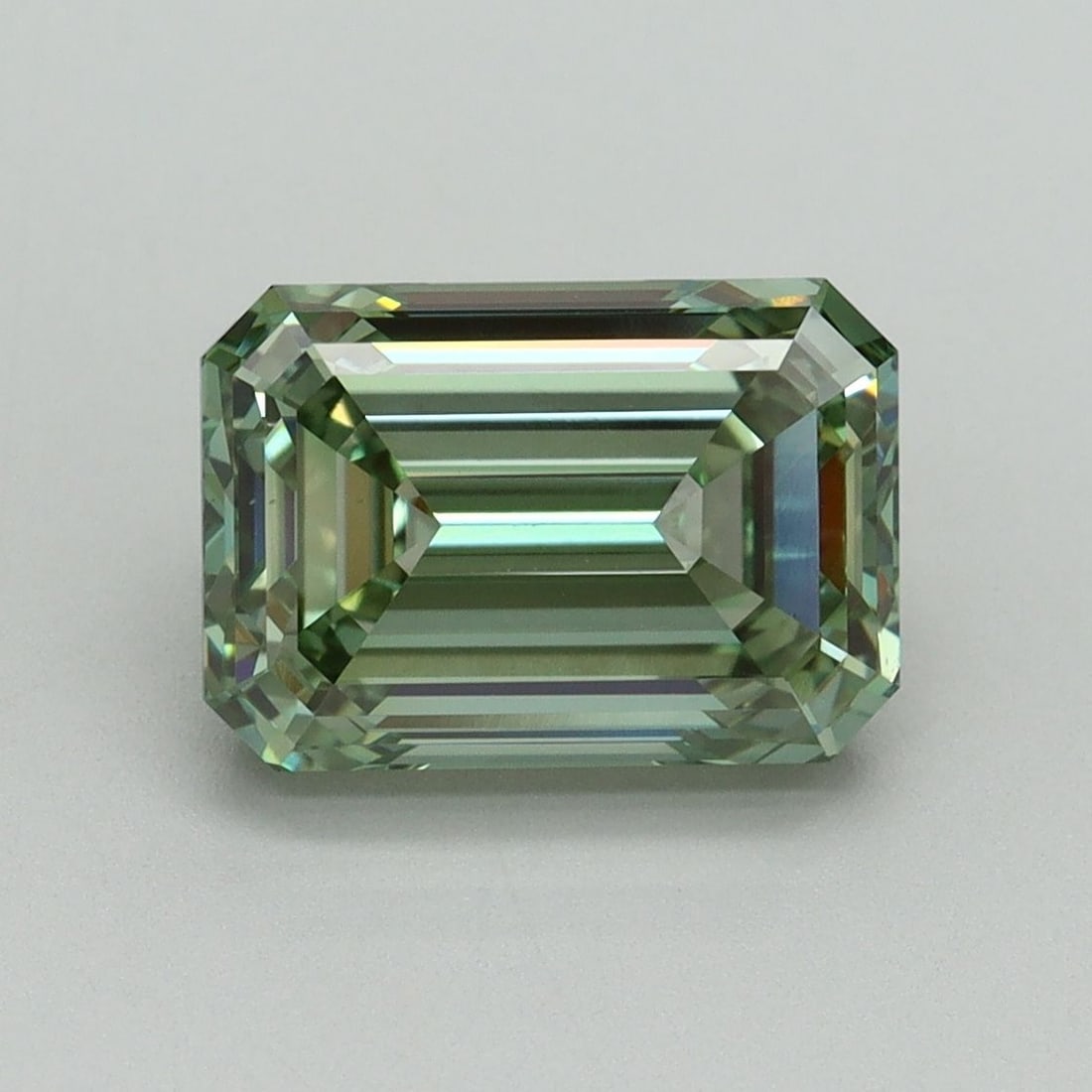 Loose Diamond - EMERALD 3.08ct Fancy Vivid Green VS1: Loose Diamond - EMERALD 3.08ct Fancy Vivid Green VS1 Source: This is a real non-mined Diamond that has been grown in a lab Shape: EMERALD Carats: 3.08 Color: Fancy Vivid Green Certification: IGI Video