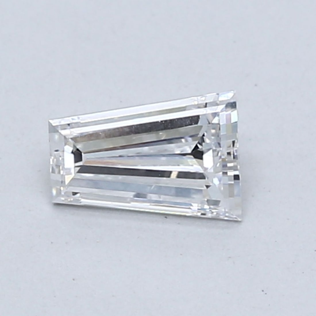 Loose Diamond - TAPERED BAGUETTE 0.58ct E VS1: Loose Diamond - TAPERED BAGUETTE 0.58ct E VS1 Source: This is a real non-mined Diamond that has been grown in a lab Shape: TAPERED BAGUETTE Carats: 0.58 Color: E Clarity: VS1 Certification: NONE Video
