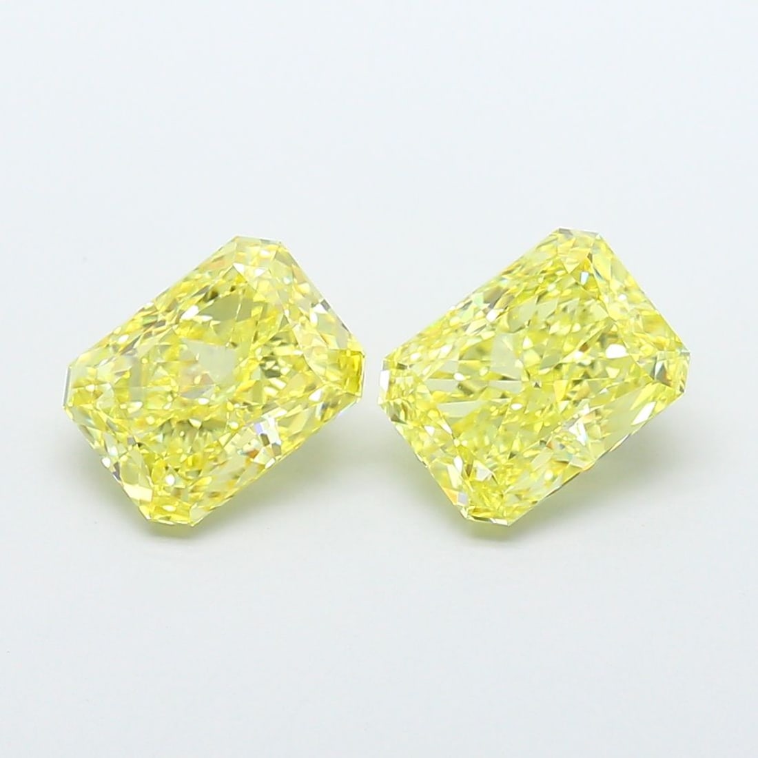 Loose Diamond - RADIANT 2.74ct Fancy Intense Yellow VS1: Loose Diamond - RADIANT 2.74ct Fancy Intense Yellow VS1 Source: This is a real non-mined Diamond that has been grown in a lab Shape: RADIANT Carats: 2.74 Color: Fancy Intense Yellow Certification: IGI