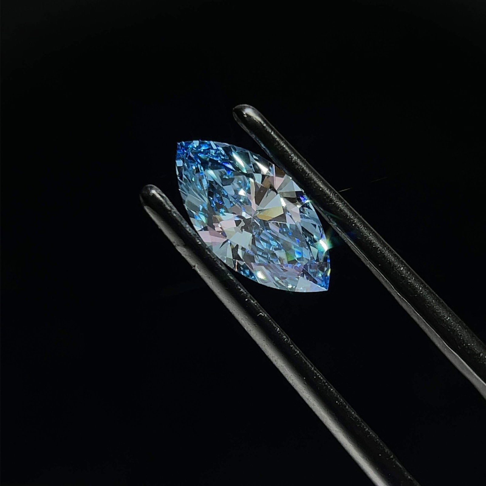 Loose Diamond - MARQUISE 0.99ct Fancy Vivid Blue VS1: Loose Diamond - MARQUISE 0.99ct Fancy Vivid Blue VS1 Source: This is a real non-mined Diamond that has been grown in a lab Shape: MARQUISE Carats: 0.99 Color: Fancy Vivid Blue Certification: IGI Video