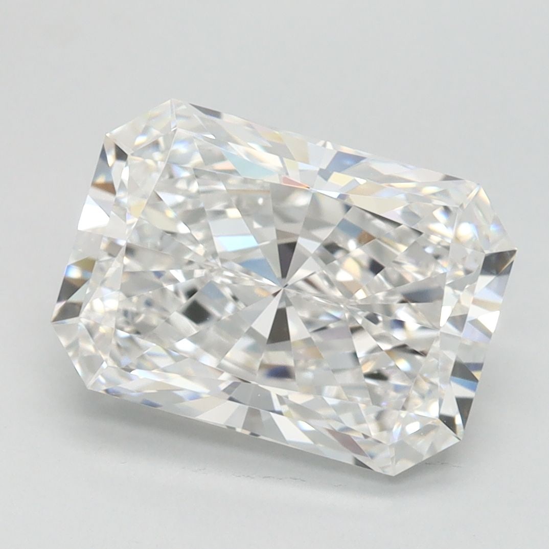 Loose Diamond - RADIANT 2.77ct E FL: Loose Diamond - RADIANT 2.77ct E FL Source: This is a real non-mined Diamond that has been grown in a lab Shape: RADIANT Carats: 2.77 Color: E Clarity: FL Certification: IGI Video: