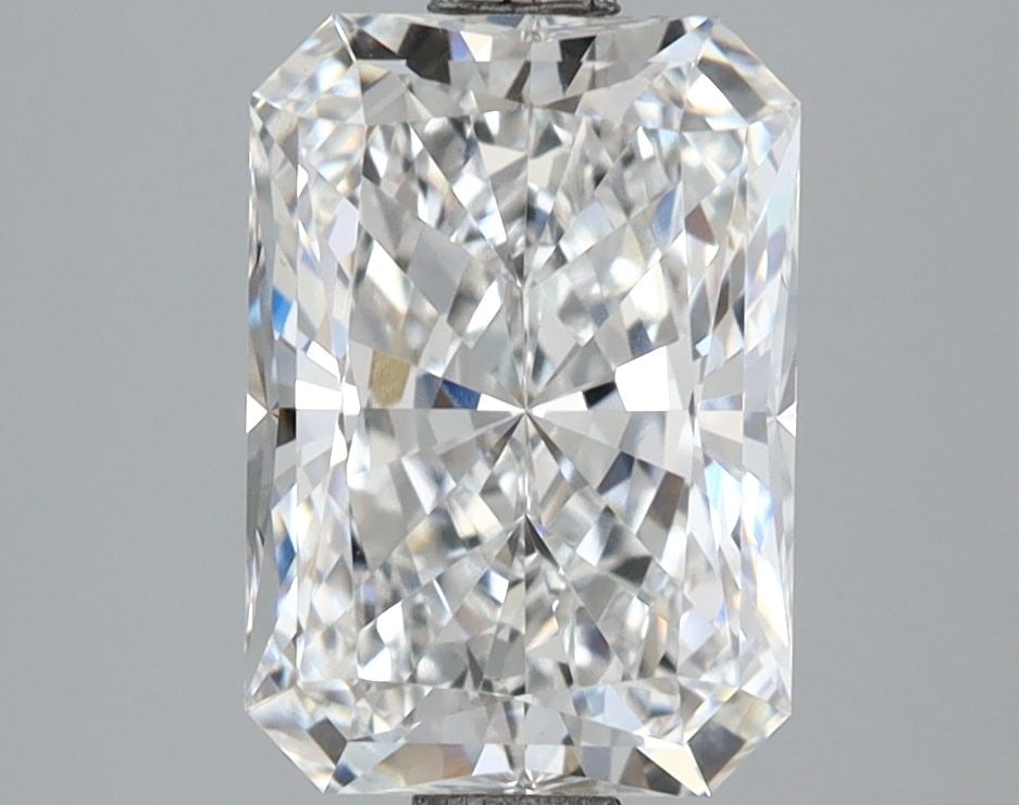 Loose Diamond - RADIANT 2.59ct E VVS2: Loose Diamond - RADIANT 2.59ct E VVS2 Source: This is a real non-mined Diamond that has been grown in a lab Shape: RADIANT Carats: 2.59 Color: E Clarity: VVS2 Certification: IGI Video: Video Link