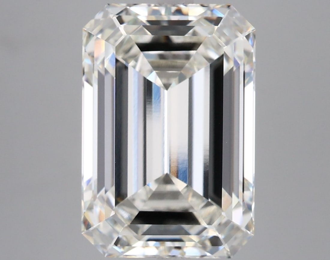 Loose Diamond - EMERALD 9.03ct I VVS2: Loose Diamond - EMERALD 9.03ct I VVS2 Source: This is a real non-mined Diamond that has been grown in a lab Shape: EMERALD Carats: 9.03 Color: I Clarity: VVS2 Certification: IGI Video: