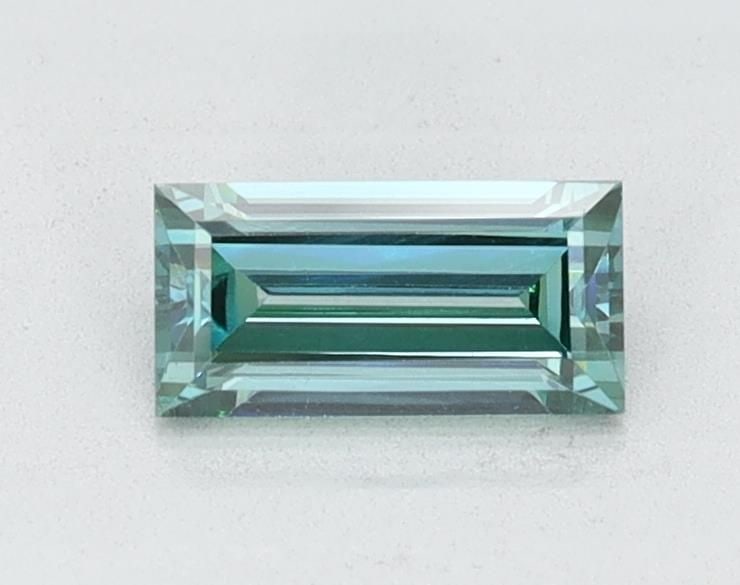 Loose Diamond - BAGUETTE 0.55ct Green VS1: Loose Diamond - BAGUETTE 0.55ct Green VS1 Source: This is a real non-mined Diamond that has been grown in a lab Shape: BAGUETTE Carats: 0.55 Color: Green Certification: NONE Video:
