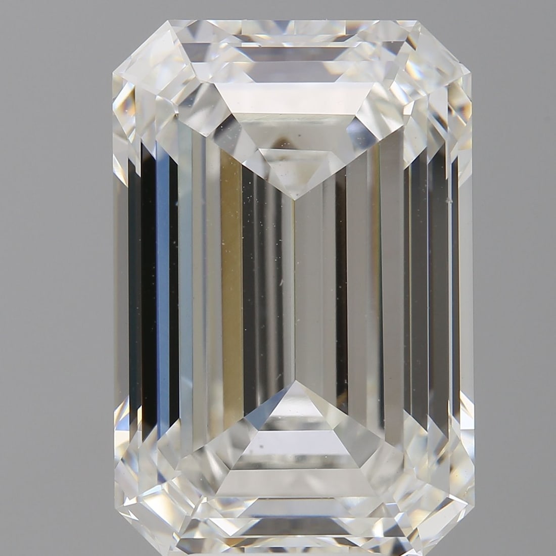 Loose Diamond - EMERALD 10.05ct F VS1: Loose Diamond - EMERALD 10.05ct F VS1 Source: This is a real non-mined Diamond that has been grown in a lab Shape: EMERALD Carats: 10.05 Color: F Clarity: VS1 Certification: IGI Video: