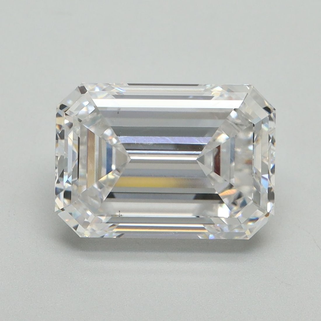 Loose Diamond - EMERALD 4.01ct D VS1: Loose Diamond - EMERALD 4.01ct D VS1 Source: This is a real non-mined Diamond that has been grown in a lab Shape: EMERALD Carats: 4.01 Color: D Clarity: VS1 Certification: IGI Video: