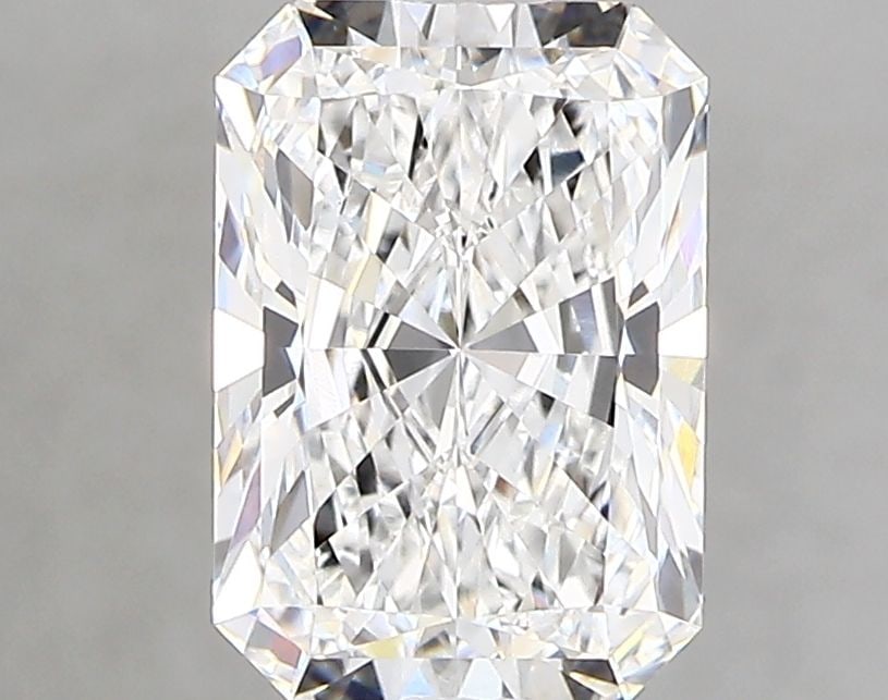 Loose Diamond - RADIANT 2.24ct E VVS2: Loose Diamond - RADIANT 2.24ct E VVS2 Source: This is a real non-mined Diamond that has been grown in a lab Shape: RADIANT Carats: 2.24 Color: E Clarity: VVS2 Certification: IGI Video: