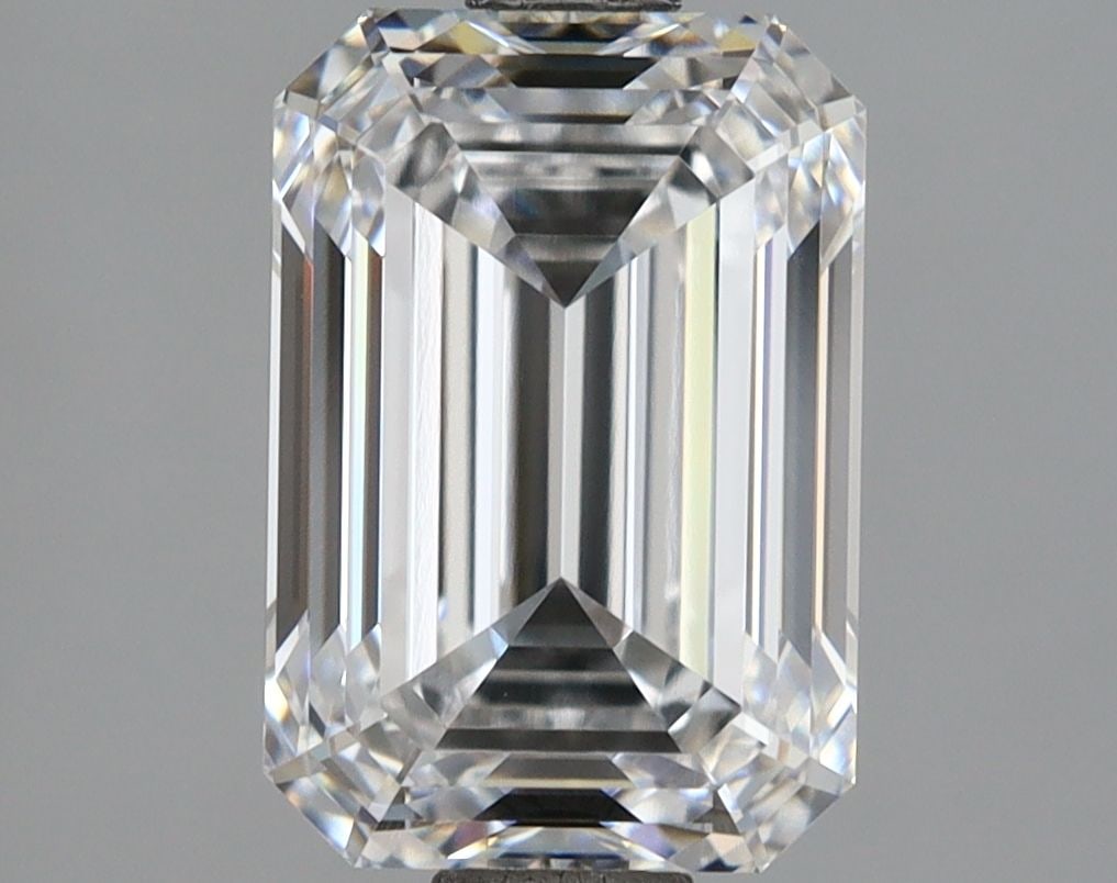 Loose Diamond - EMERALD 2.66ct D VVS1: Loose Diamond - EMERALD 2.66ct D VVS1 Source: This is a real non-mined Diamond that has been grown in a lab Shape: EMERALD Carats: 2.66 Color: D Clarity: VVS1 Certification: IGI Video: