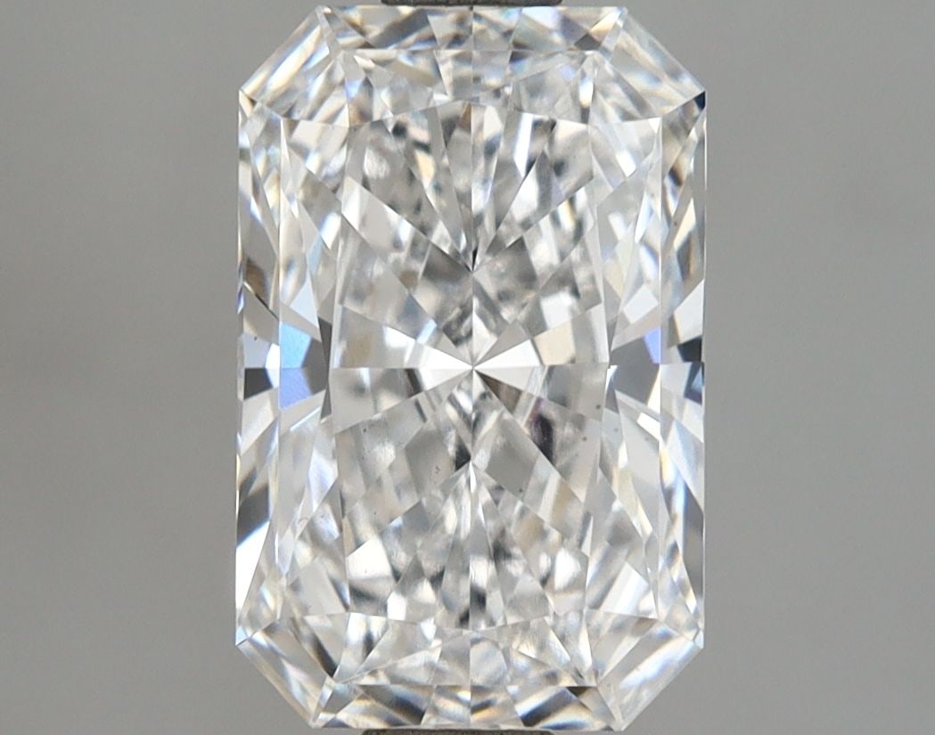 Loose Diamond - RADIANT 2.55ct D VS2: Loose Diamond - RADIANT 2.55ct D VS2 Source: This is a real non-mined Diamond that has been grown in a lab Shape: RADIANT Carats: 2.55 Color: D Clarity: VS2 Certification: IGI Video: