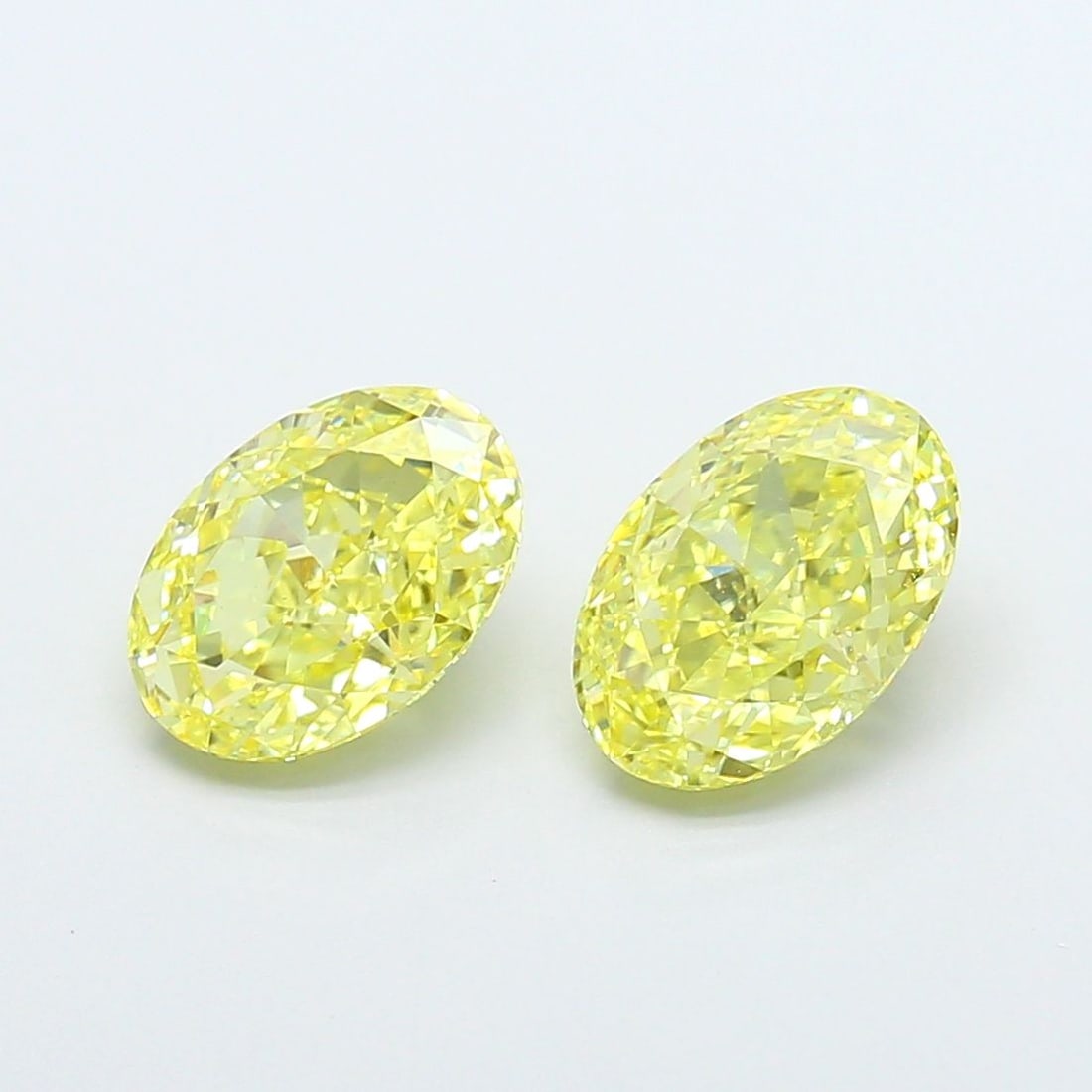 Loose Diamond - OVAL 1.55ct Fancy Intense Yellow VS1: Loose Diamond - OVAL 1.55ct Fancy Intense Yellow VS1 Source: This is a real non-mined Diamond that has been grown in a lab Shape: OVAL Carats: 1.55 Color: Fancy Intense Yellow Certification: IGI Video