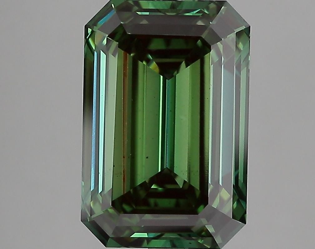 Loose Diamond - EMERALD 4.08ct Fancy Vivid Green VS2: Loose Diamond - EMERALD 4.08ct Fancy Vivid Green VS2 Source: This is a real non-mined Diamond that has been grown in a lab Shape: EMERALD Carats: 4.08 Color: Fancy Vivid Green Certification: IGI Video