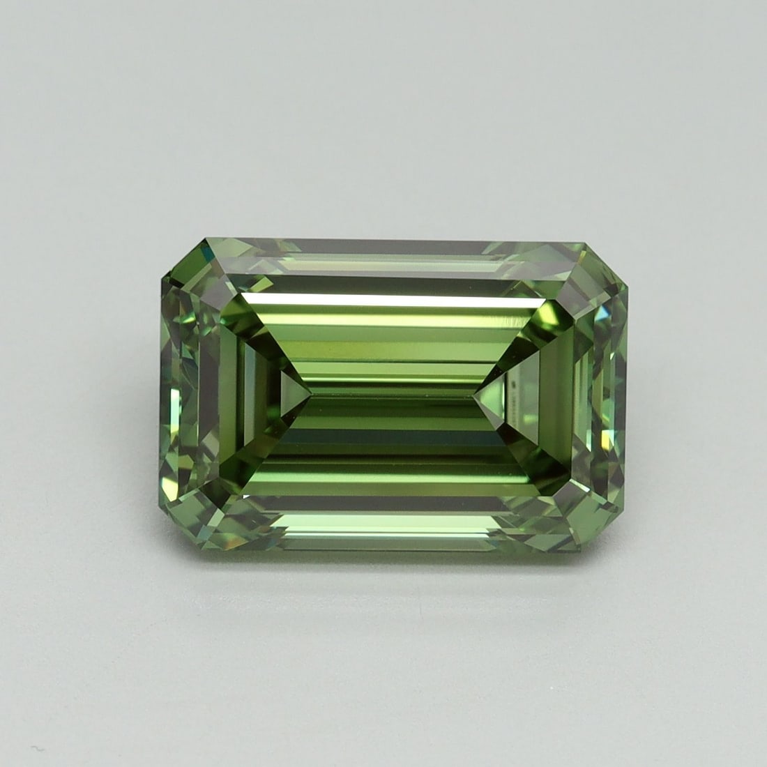 Loose Diamond - EMERALD 5.04ct Fancy Vivid Green VS1: Loose Diamond - EMERALD 5.04ct Fancy Vivid Green VS1 Source: This is a real non-mined Diamond that has been grown in a lab Shape: EMERALD Carats: 5.04 Color: Fancy Vivid Green Certification: IGI Video