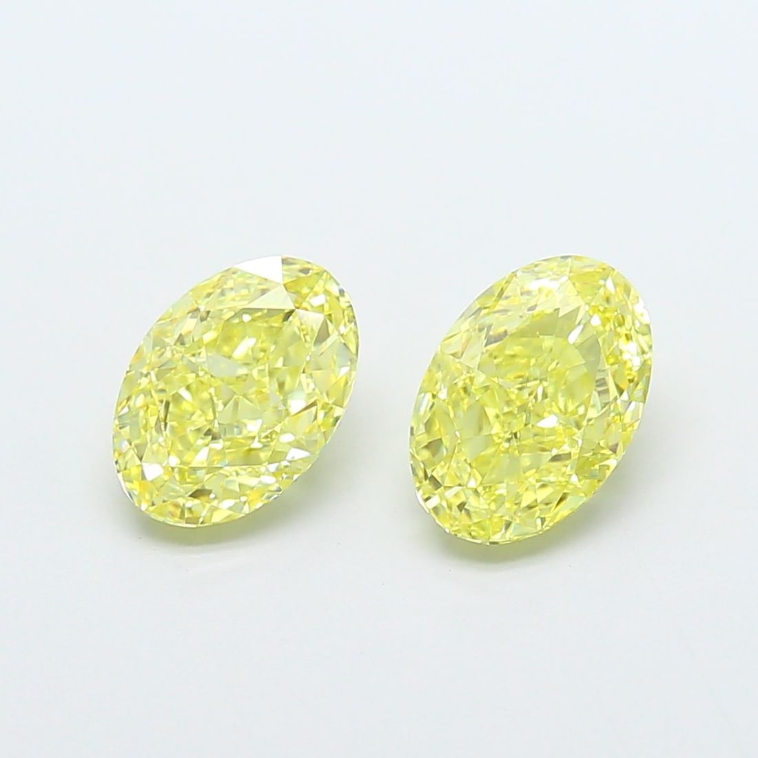 Loose Diamond - OVAL 1.59ct Fancy Intense Yellow VVS2: Loose Diamond - OVAL 1.59ct Fancy Intense Yellow VVS2 Source: This is a real non-mined Diamond that has been grown in a lab Shape: OVAL Carats: 1.59 Color: Fancy Intense Yellow Certification: IGI Vide