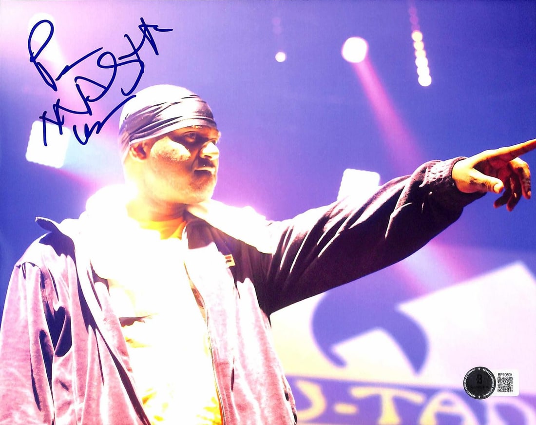 8x10 Beckett authenticated Masta Killa live concert photo: 8x10 Beckett authenticated Masta Killa live concert photo This is an 8x10 concert photograph featuring Masta Killa of the Wu-Tang Clan, hand-signed by the artist. The vivid image captures Masta Killa 