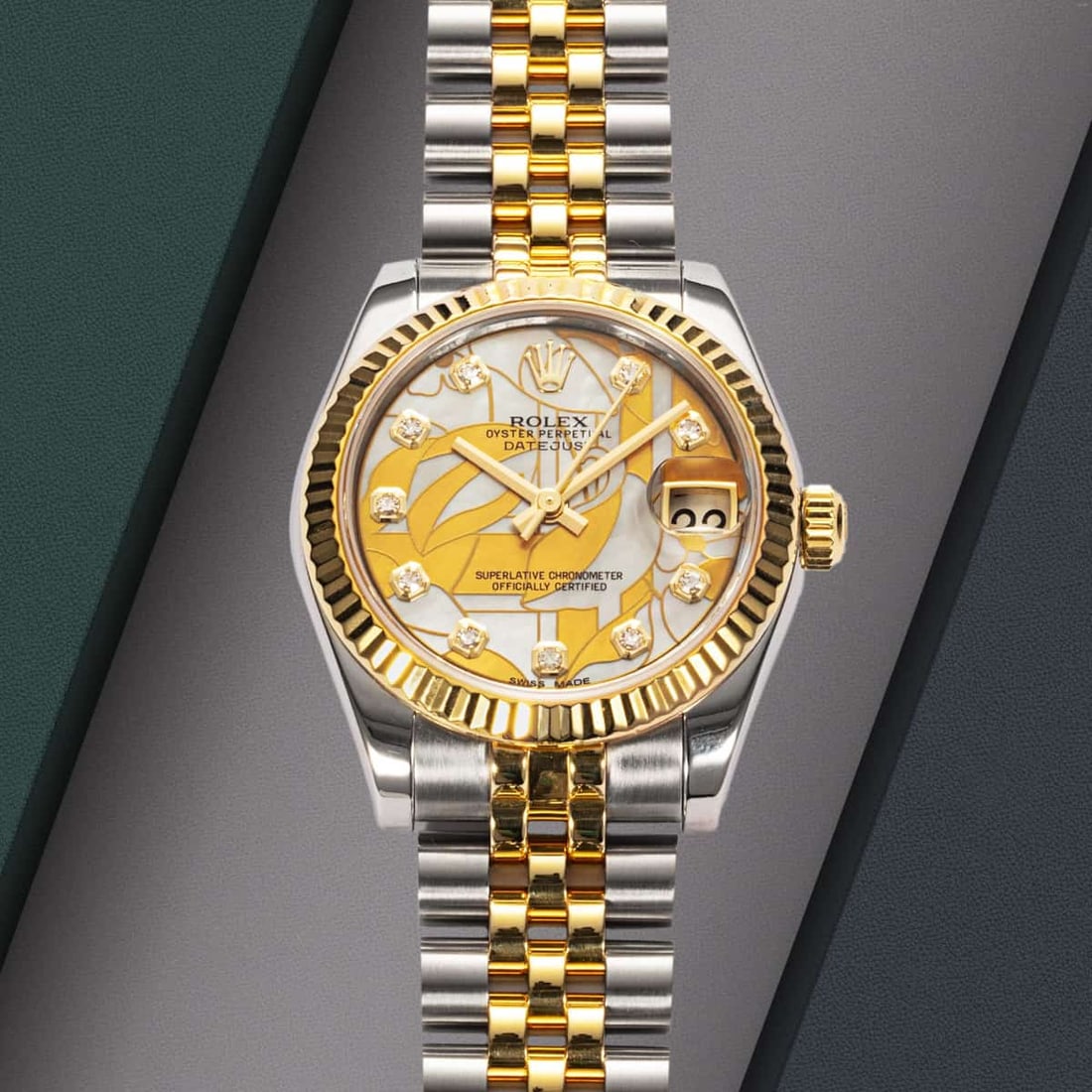 Rolex 2015 Ladies Datejust Ref 178273 Goldust Dream Dial D-Link Jubilee Bracelet: Rolex 2015 Ladies Datejust Ref 178273 Goldust Dream Dial D-Link Jubilee Bracelet This ladies' Rolex Datejust features a Goldust Dream dial and a fluted bezel, complemented by a D-Link Jubilee bracelet