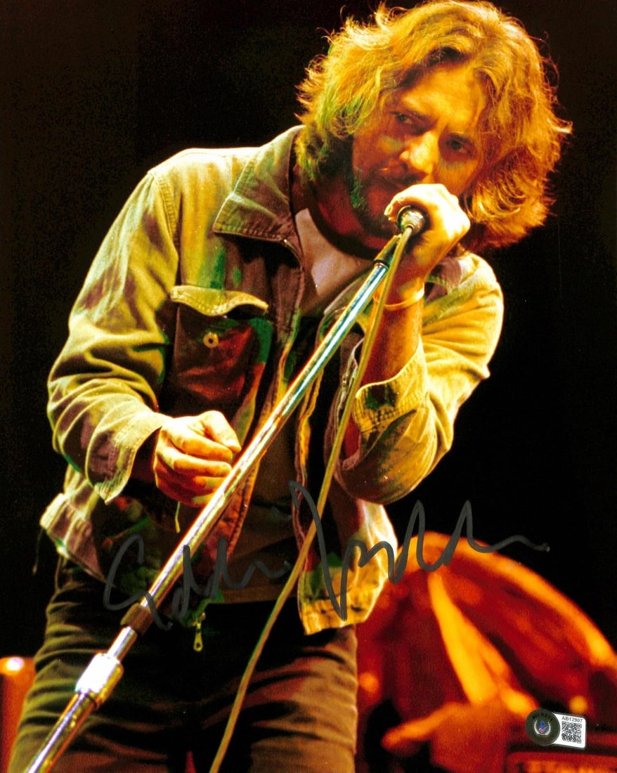 11x14 Eddie Vedder autographed concert photo Beckett LOA (1 of 1)