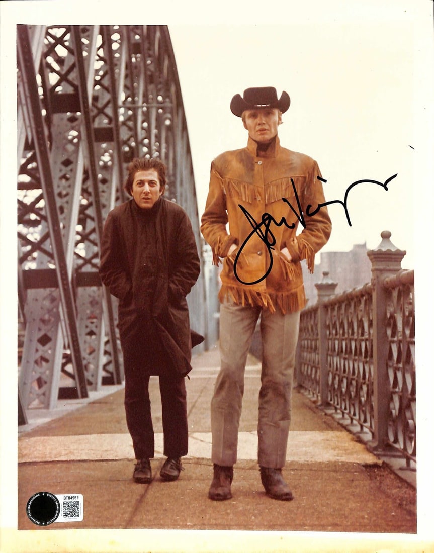 Jon Voight Signed 8x10 Photo Midnight Cowboy Beckett Certified: Jon Voight Signed 8x10 Photo Midnight Cowboy Beckett Certified This stunning 8x10 color photo features a signed autograph by Academy Award-winning actor Jon Voight, known for his remarkable role as Jo