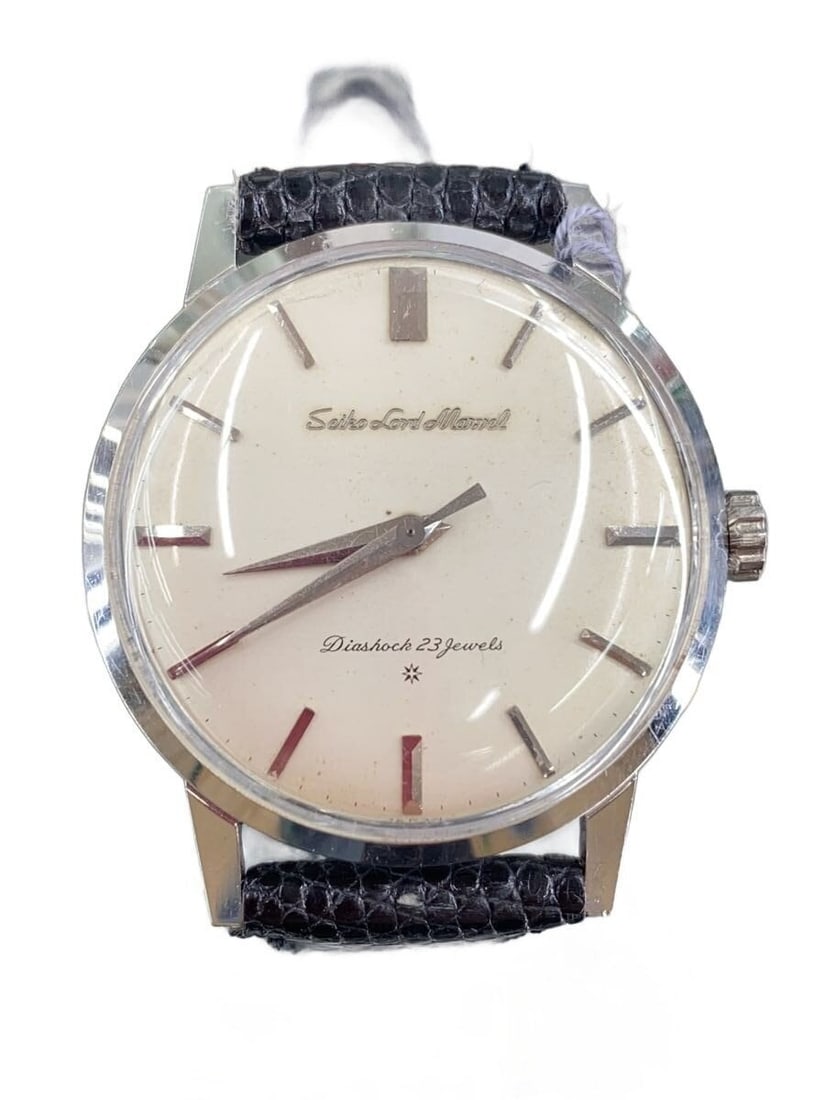 Seiko Lord Marvel J14038 engraved dial men's wristwatch: Seiko Lord Marvel J14038 engraved dial men's wristwatch This SEIKO Lord Marvel Early Model J14038 is a men's wristwatch featuring an engraved dial and a classic design. The watch comes with a leather 