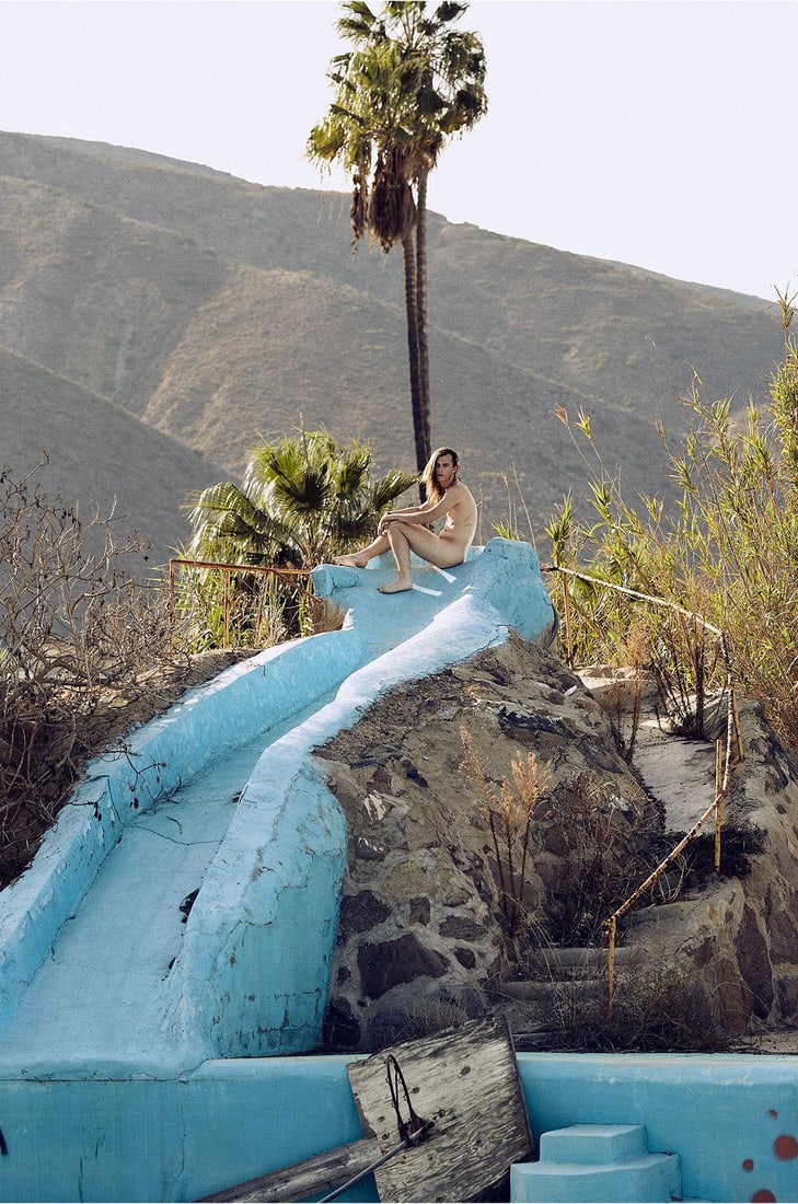 Rowan Daly Untitled Nr 4564 Contemporary Photography 44 x 36 Ed of 12: Rowan Daly Untitled Nr 4564 Contemporary Photography 44 x 36 Ed of 12 Discover the captivating "Untitled (Nr. 4564)" by Rowan Daly, a stunning piece of figurative photography that measures 44" x 36". 