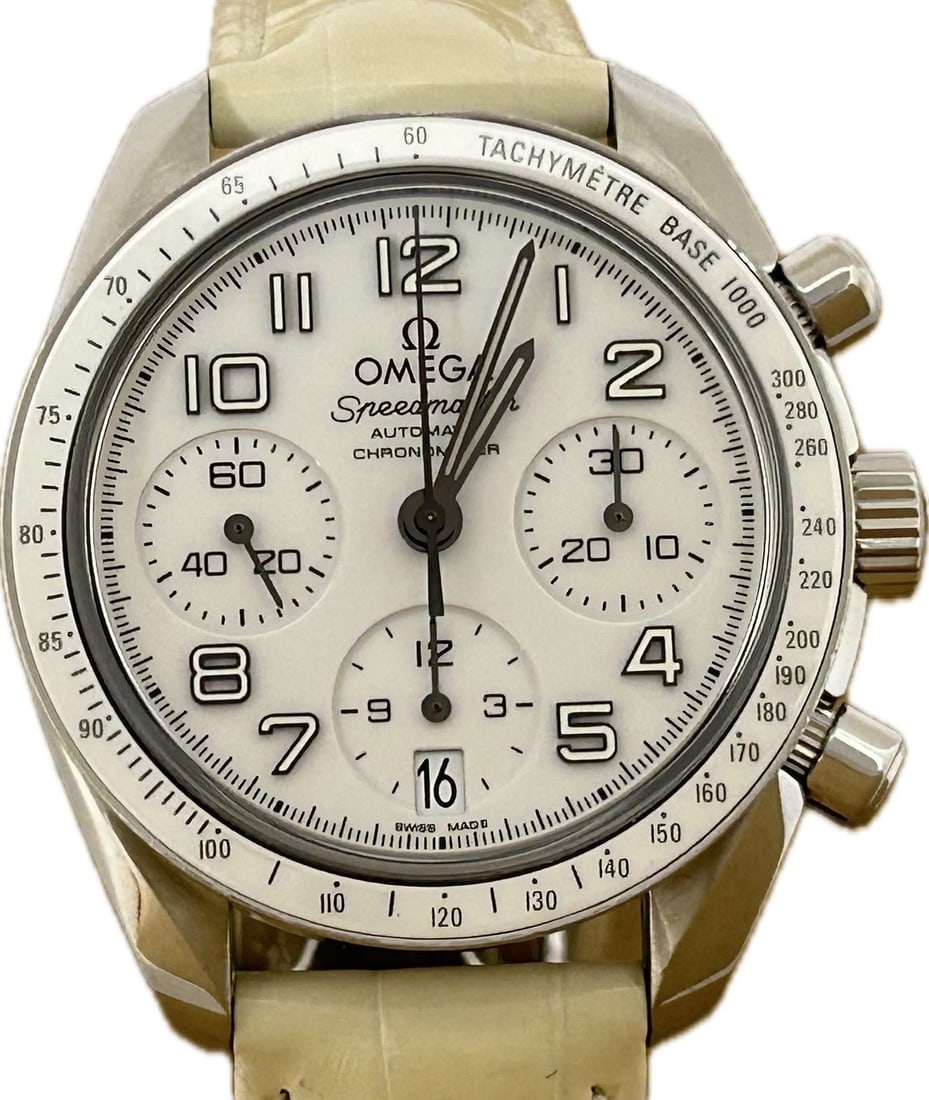 Omega Speedmaster White Dial Automatic Chronograph 324.33.38.40.04.001: Omega Speedmaster White Dial Automatic Chronograph 324.33.38.40.04.001 This OMEGA Speedmaster 324.33.38.40.04.001 is a men's wristwatch featuring a stainless steel case and a white leather strap. The 