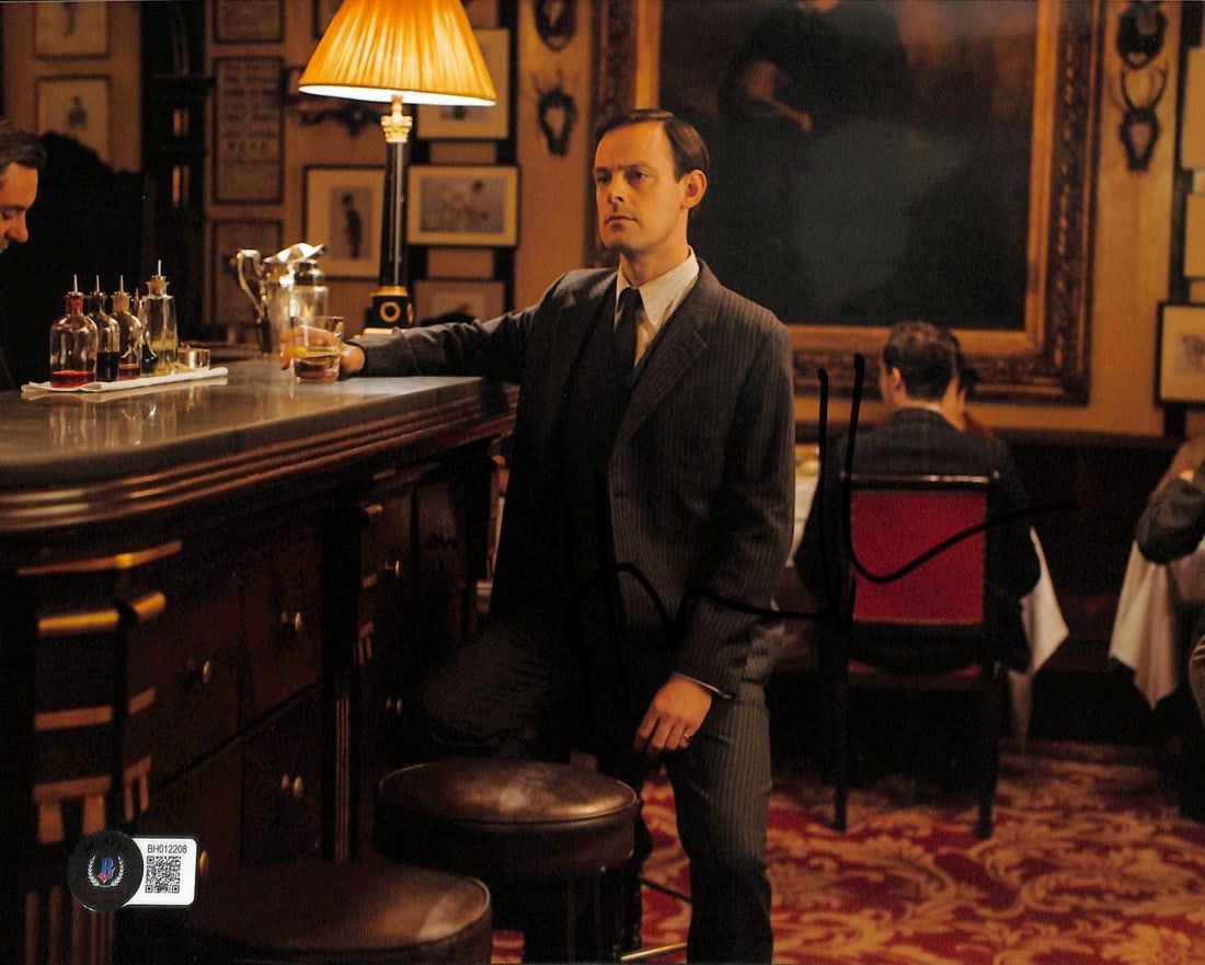 Beckett Certified Harry Hadden-Paton Autographed Downton Abbey 8x10 Photo: Beckett Certified Harry Hadden-Paton Autographed Downton Abbey 8x10 Photo This 8x10 photograph features a hand-signed autograph from acclaimed English actor Harry Hadden-Paton, best known for his role