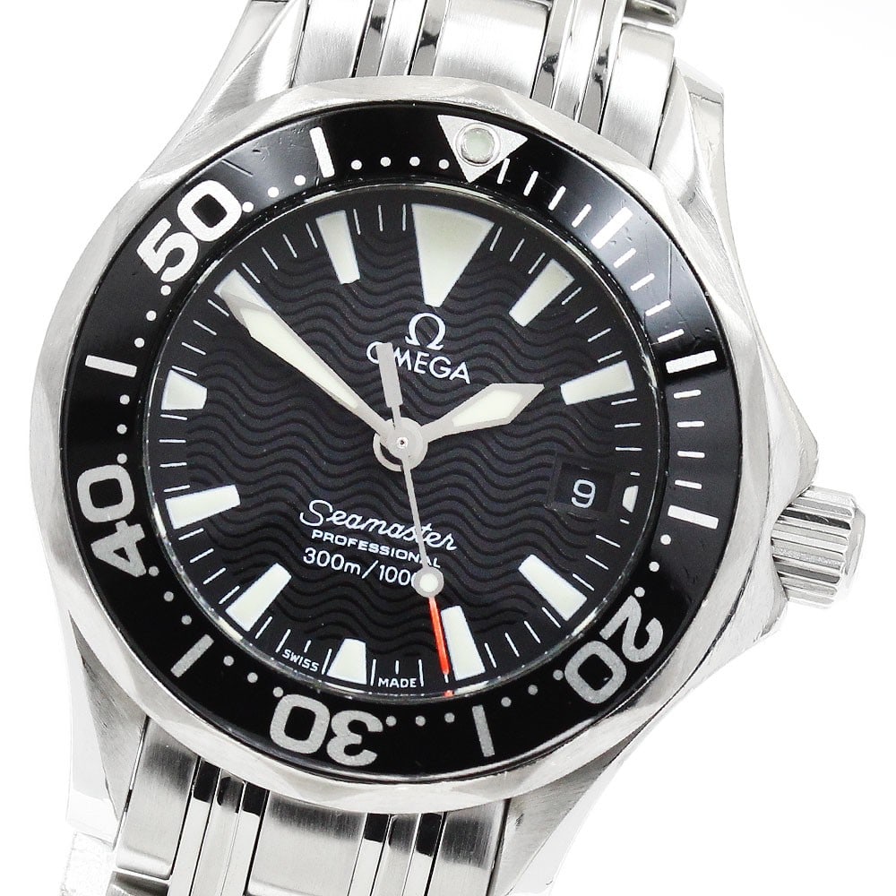 Omega Seamaster 300M Quartz Ladies Wristwatch: Omega Seamaster 300M Quartz Ladies Wristwatch This is an OMEGA Seamaster 300M Professional Date Quartz wristwatch designed for women. Made in Switzerland, this pre-owned timepiece offers reliable quar
