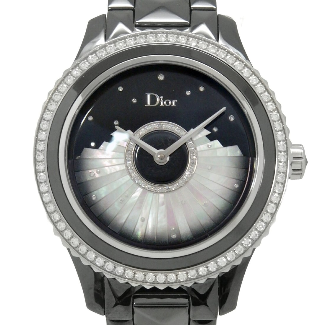 Dior VIII Huit Grand Bal Dentelle Diamond Wristwatch Japan: Dior VIII Huit Grand Bal Dentelle Diamond Wristwatch Japan This Christian Dior VIII Huit Grand Bal Dentelle wristwatch is a luxury timepiece crafted in Switzerland. Designed for unisex wear, it featur