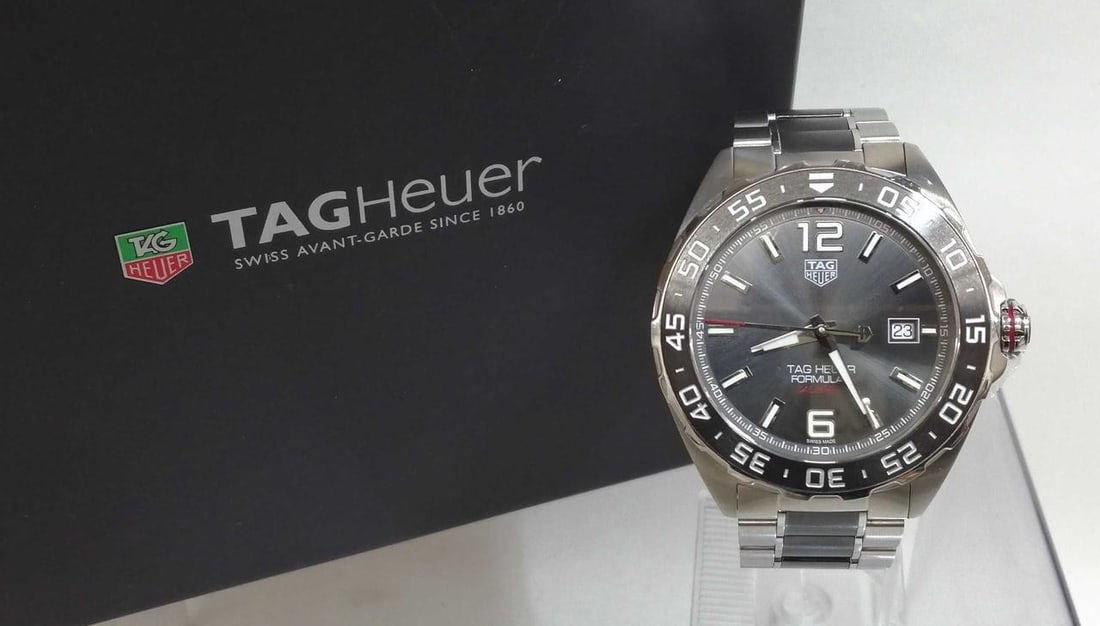 Mens Swiss Wristwatch TAG Heuer Formula 1 Caliber 5 WAZ2011.BA0843: Mens Swiss Wristwatch TAG Heuer Formula 1 Caliber 5 WAZ2011.BA0843 TAG Heuer Formula 1 Caliber 5 men's wristwatch in pre-owned condition. Made in Switzerland, this watch is identified as the Formula 1