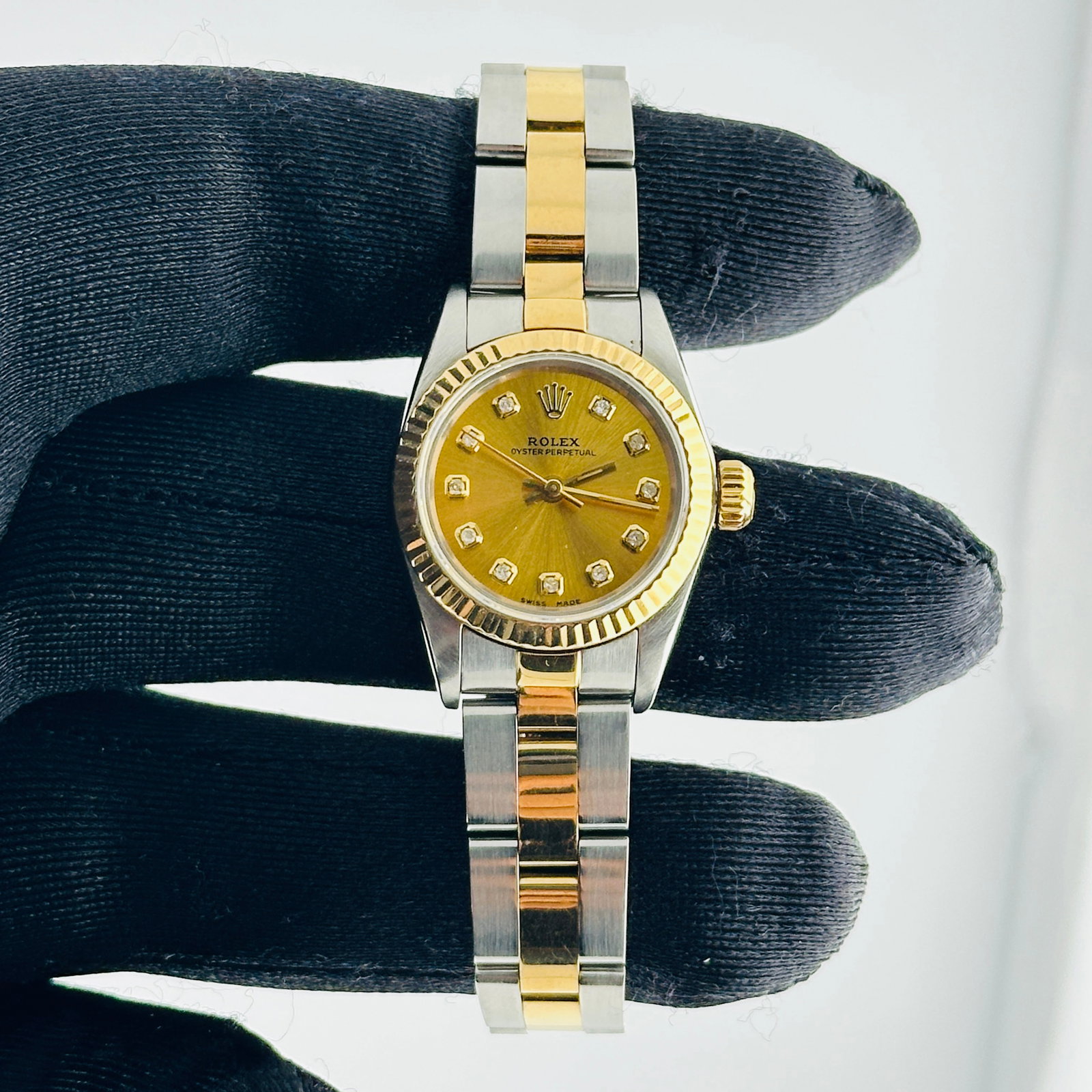Rolex Oyster Perpetual Ladies Fluted Oyster Ref 67193 Champagne Diamond Dial: Rolex Oyster Perpetual Ladies Fluted Oyster Ref 67193 Champagne Diamond Dial This Rolex Oyster Perpetual watch, reference 67193, is designed for ladies and features a champagne dial with yellow diamon
