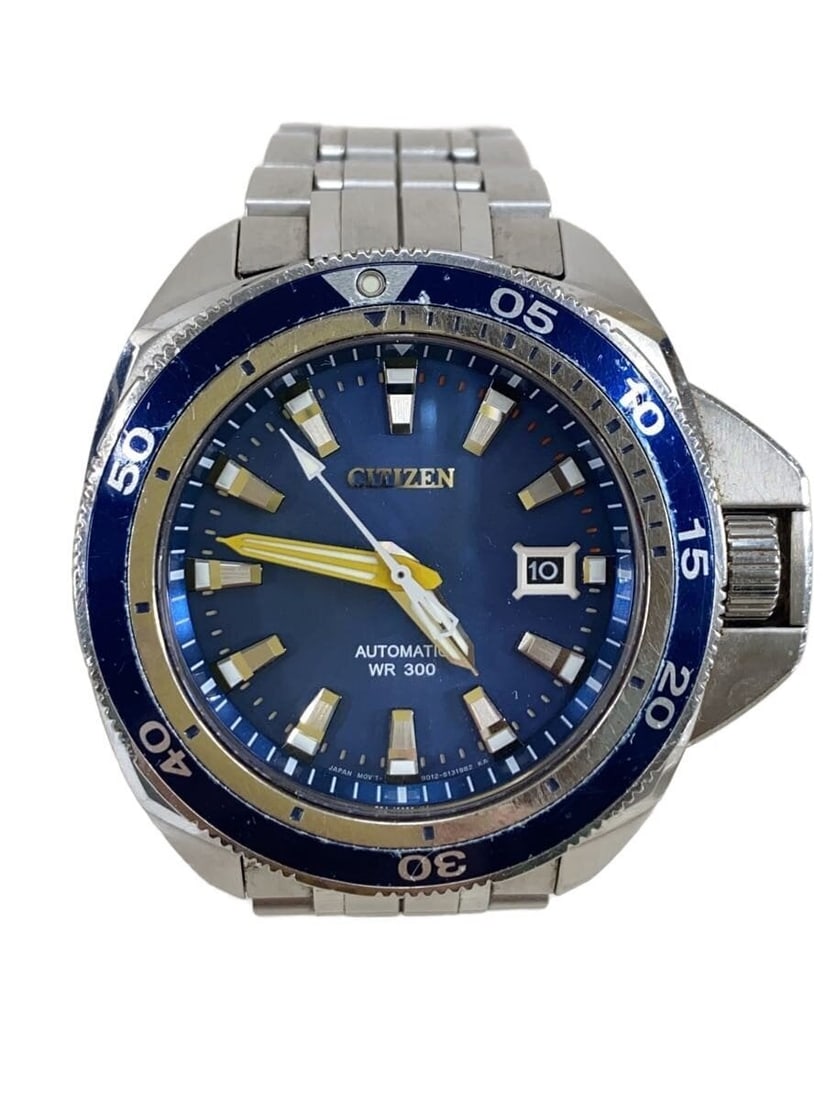 Citizen Grand Touring quartz men wristwatch 9012-S092299: Citizen Grand Touring quartz men wristwatch 9012-S092299 This CITIZEN Grand Touring Quartz men's wristwatch features a round case and dial with a classic design. Made in Japan, it has a quartz movemen