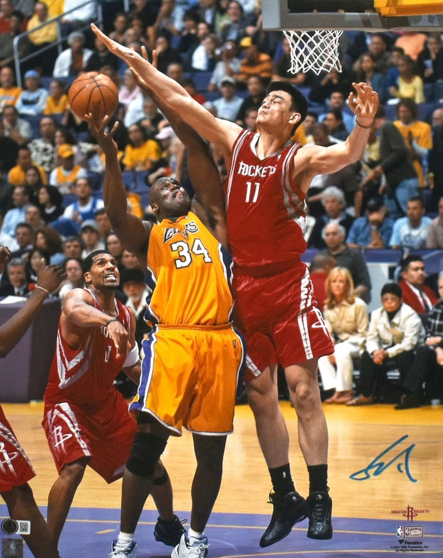 Yao Ming Signed 16x20 Houston Rockets Photo Beckett Witness Hologram Authenticated: Yao Ming Signed 16x20 Houston Rockets Photo Beckett Witness Hologram Authenticated This is an original 16x20 photograph featuring Yao Ming of the Houston Rockets. The photo has been autographed by Yao