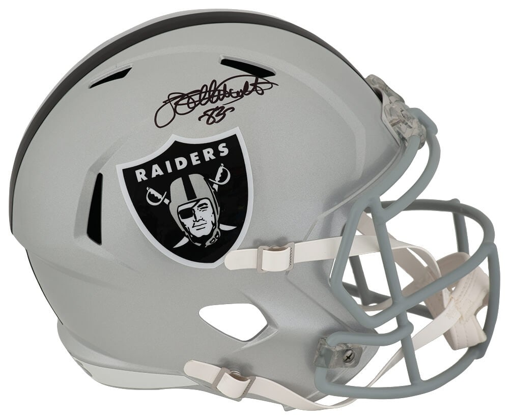 Las Vegas Raiders Riddell Full Size Speed Helmet Autographed by Willie Gault: Las Vegas Raiders Riddell Full Size Speed Helmet Autographed by Willie Gault This is a pre-owned Las Vegas Raiders Riddell full size speed replica helmet, personally signed by Willie Gault. The helmet