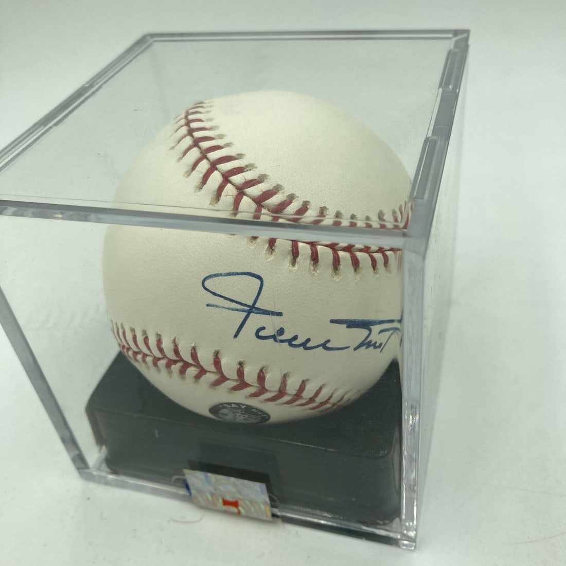 Willie Mays Signed MLB Baseball PSA DNA Gem Mint 10 New York Giants: Willie Mays Signed MLB Baseball PSA DNA Gem Mint 10 New York Giants This is a remarkable signed Major League Baseball featuring the legendary Willie Mays, known for his incredible contributions to the