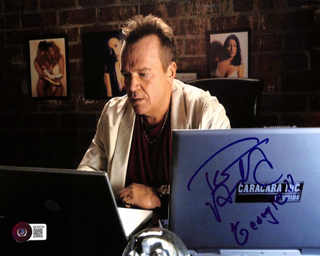 Tom Arnold Signed Sons of Anarchy 8x10 Photo Beckett Certified: Tom Arnold Signed Sons of Anarchy 8x10 Photo Beckett Certified This autographed 8x10 photograph features actor Tom Arnold, known for his role as "Georgie Caruso" in the acclaimed TV series Sons of Ana