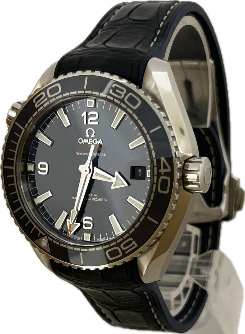 OMEGA Planet Ocean 600M Men's Wristwatch 215.33.44.21.03.001: OMEGA Planet Ocean 600M Men's Wristwatch 215.33.44.21.03.001 This is an OMEGA Seamaster Planet Ocean 600M wristwatch designed for men. The watch is pre-owned and originates from Switzerland, reflectin