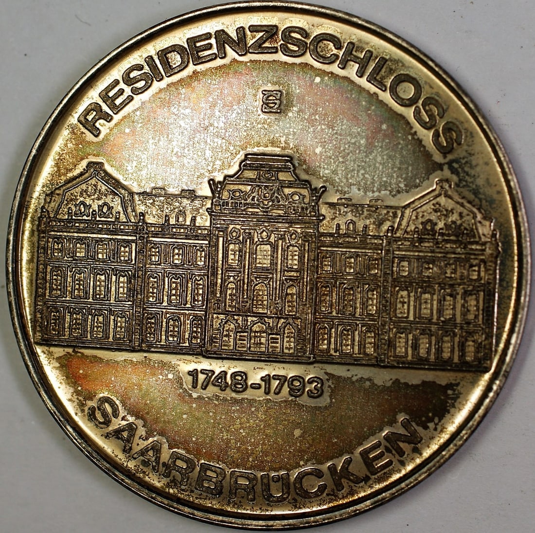 German Saarbrucken Residenzschloss silver commemorative medal Taler: German Saarbrucken Residenzschloss silver commemorative medal Taler This is a German commemorative silver medal honoring the Residenzschloss Saarbrucken, dated 1748-1975. The medal is nicely toned and