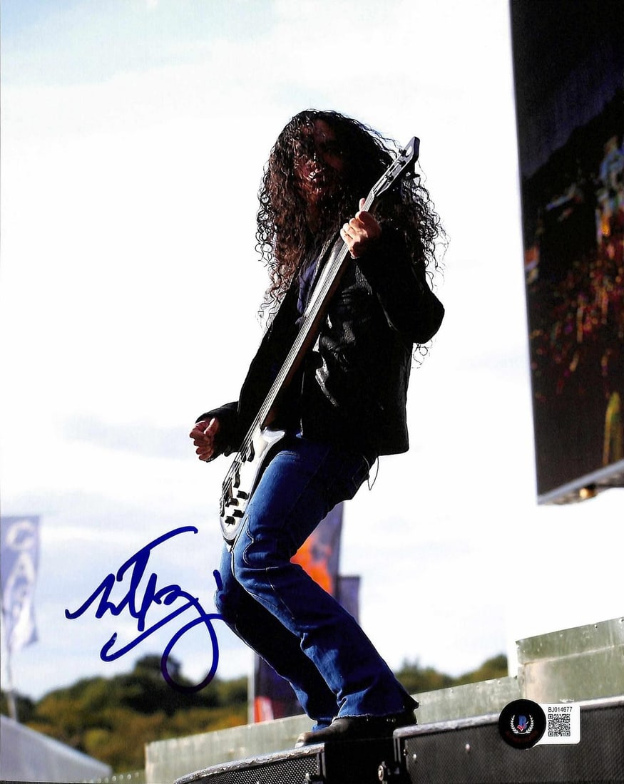Beckett Authenticated Mike Inez 8x10 Live Concert Photo: Beckett Authenticated Mike Inez 8x10 Live Concert Photo This 8x10 live concert photograph features a bold blue ink signature from Mike Inez, the renowned bassist of Alice in Chains. The autograph has 